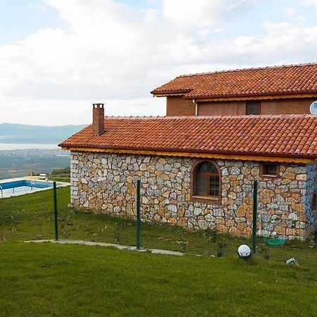 Iznik Askania Экстерьер фото